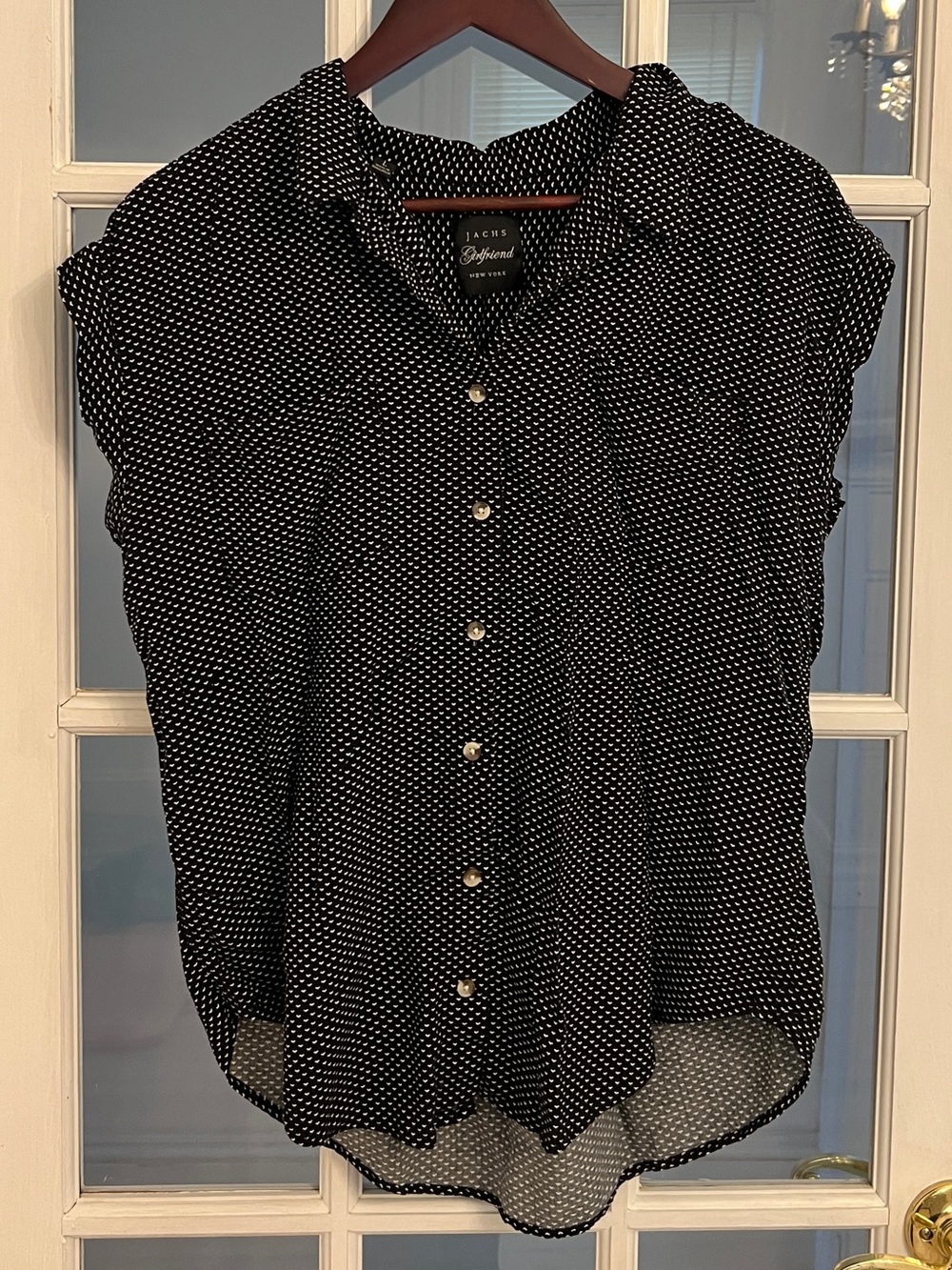 JACHS GIRLFRIEND Women’s Black White Heart Dot Short Sleeve Button-Down Top